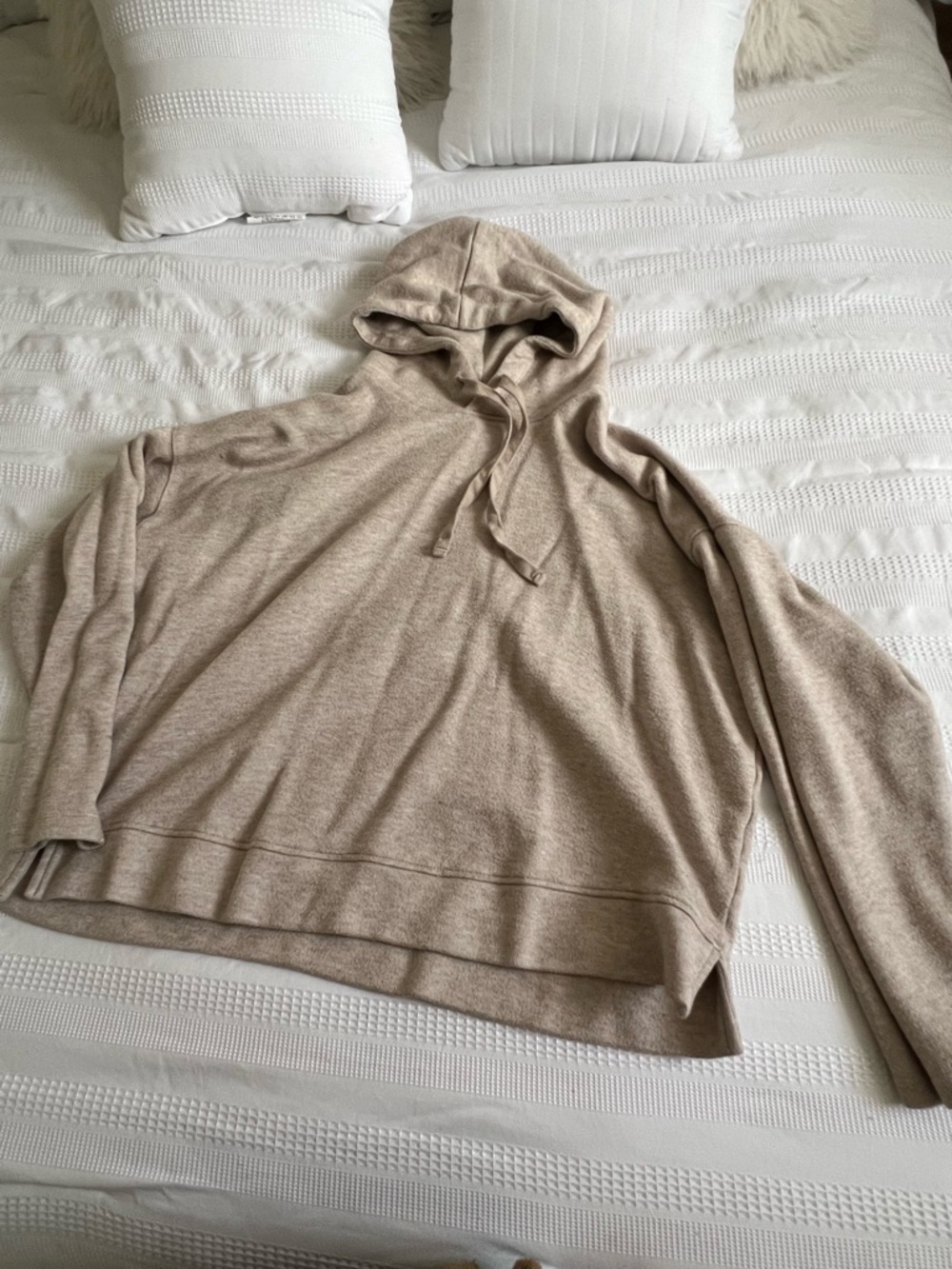 Universal Thread Lightweight Hooded Sweater in Beige